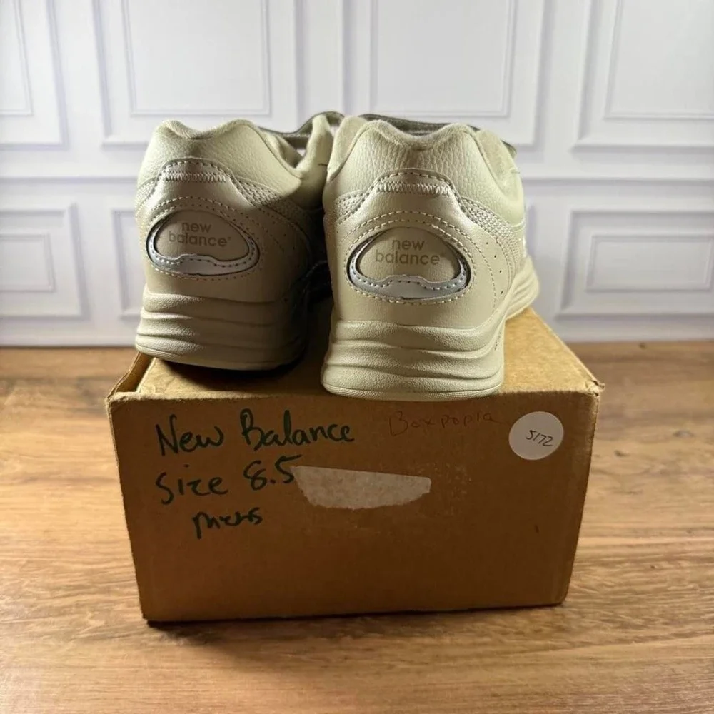 New Balance cream trainers with Velcro strap#sneakers sz 8.5